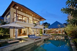 4 Bedrooms Villa Seminyak of Villa Joss, situated within 100 meters from famous Batubeliq Beach and minutes to Seminyak center